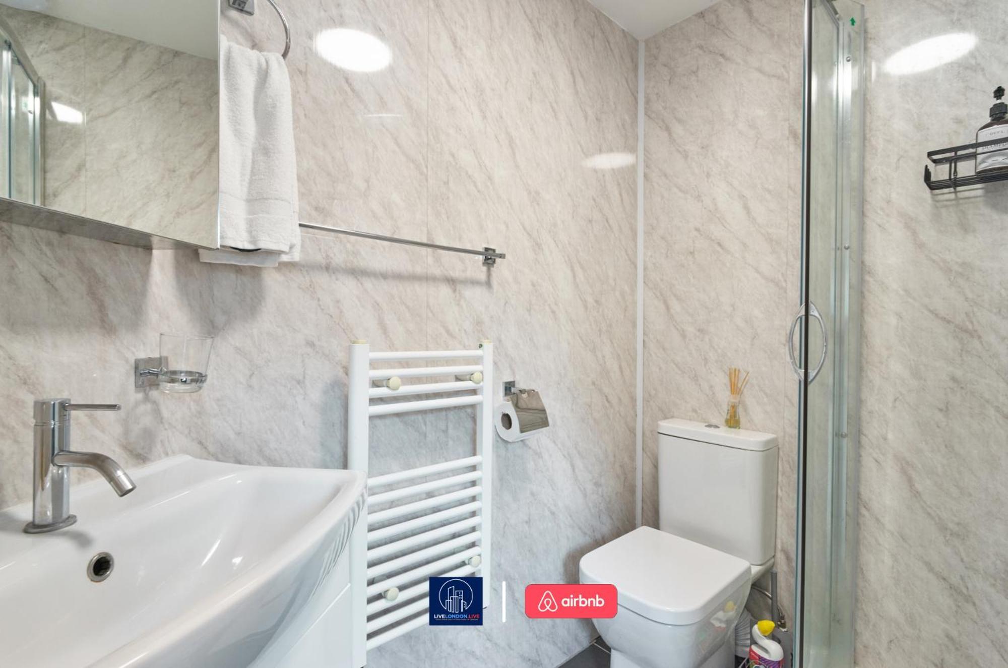 Last-Minute Specials L Sleeps Up To 4 Guests L One-Bedroom Apartment With King Bed And High Ceilings Near Camden By Live London Short Lets & Serviced Accommodation Dış mekan fotoğraf