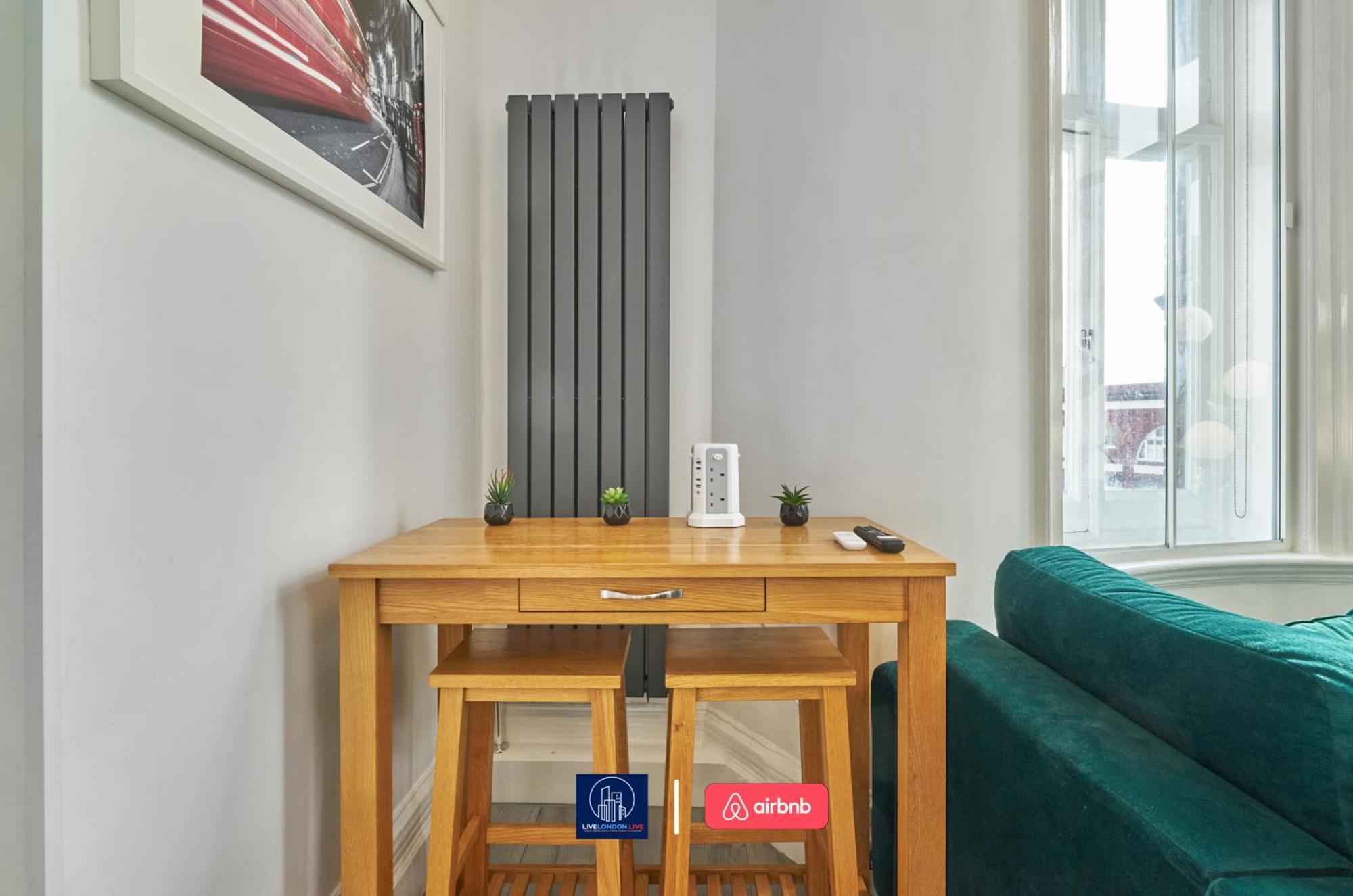 Last-Minute Specials L Sleeps Up To 4 Guests L One-Bedroom Apartment With King Bed And High Ceilings Near Camden By Live London Short Lets & Serviced Accommodation Dış mekan fotoğraf